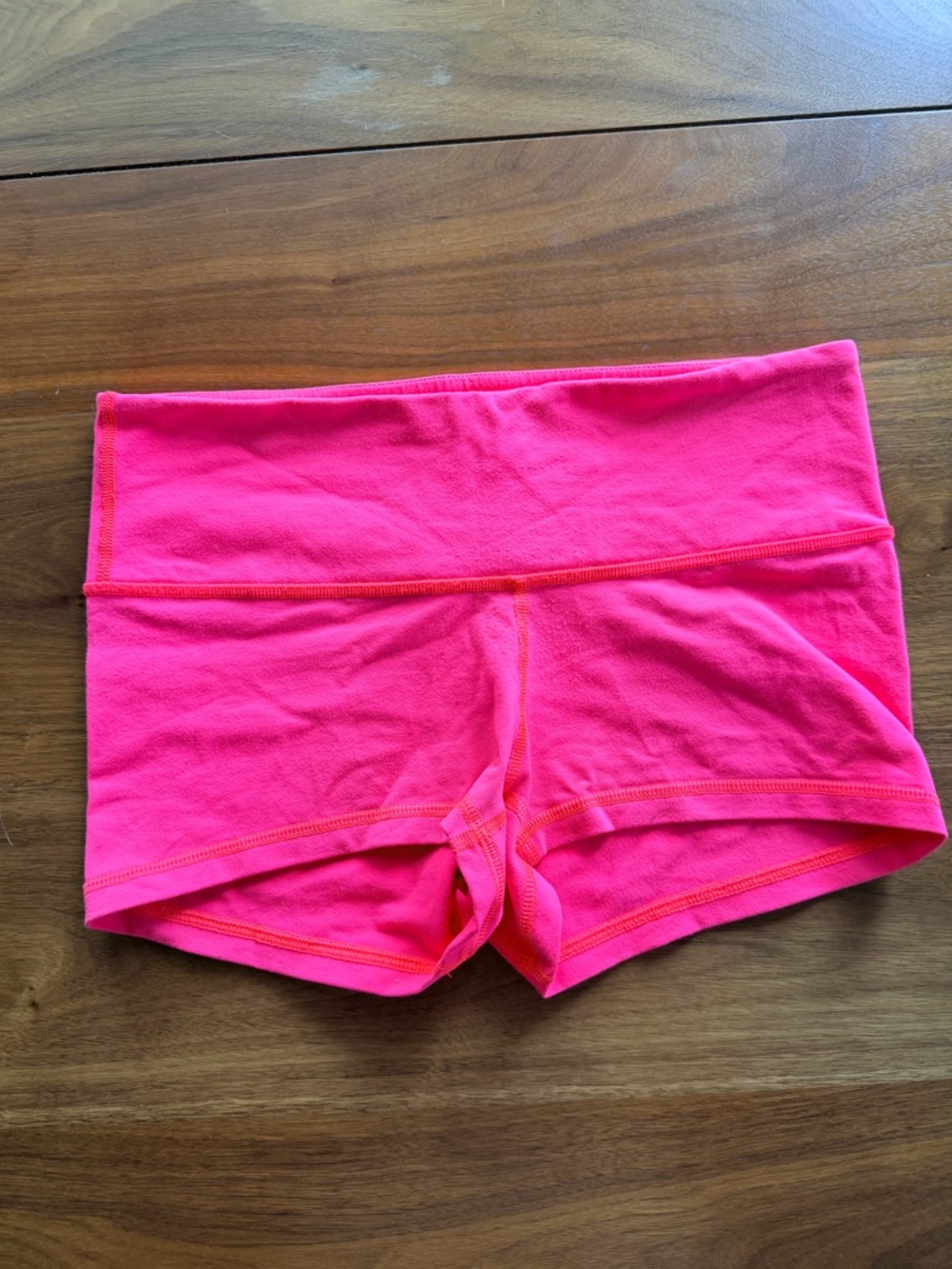Lululemon Boogie Short *Full-On Luon
Electric Coral, size 4